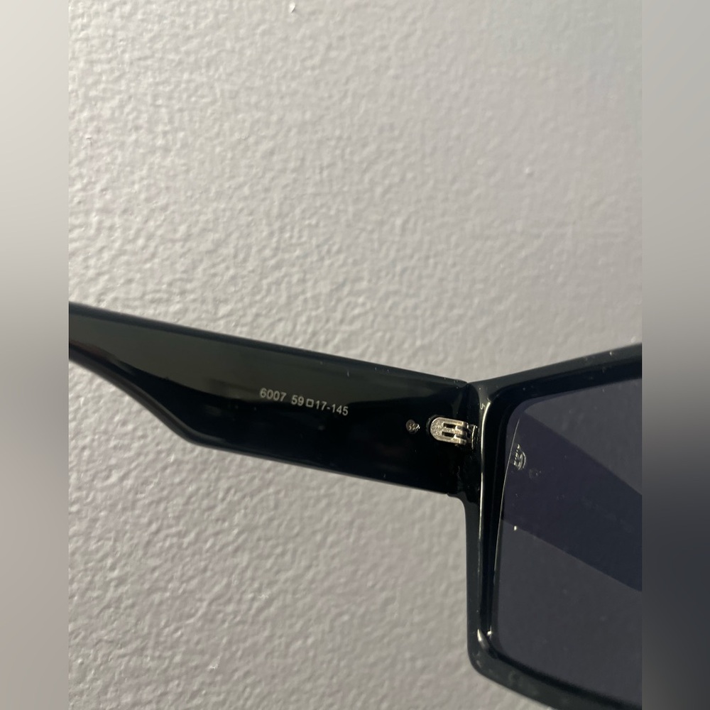 Louis Vuitton Cyclone Sunglasses - Picture 4 of 5